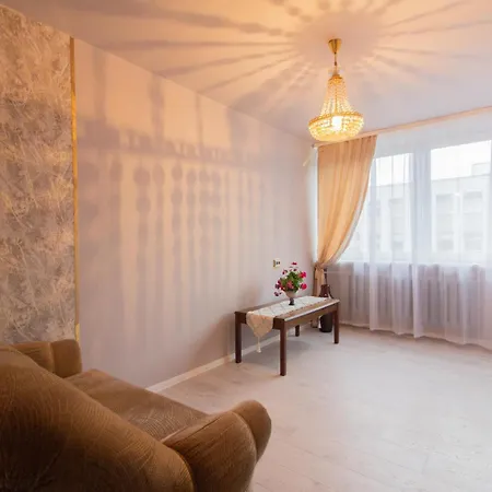 Step Into The 2 Bedroom By Homeystay Apartment