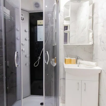 Step Into The 2 Bedroom By Homeystay * Kaunas