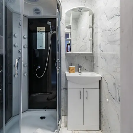 Apartment Step Into The 2 Bedroom By Homeystay *