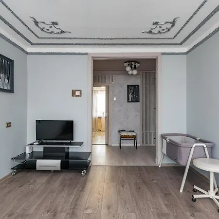 Step Into The 2 Bedroom By Homeystay