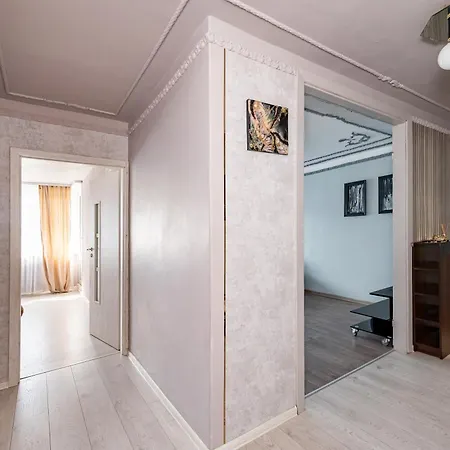 Step Into The 2 Bedroom By Homeystay Apartment Kaunas