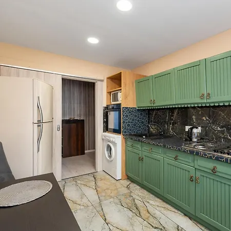 Step Into The 2 Bedroom By Homeystay Apartment